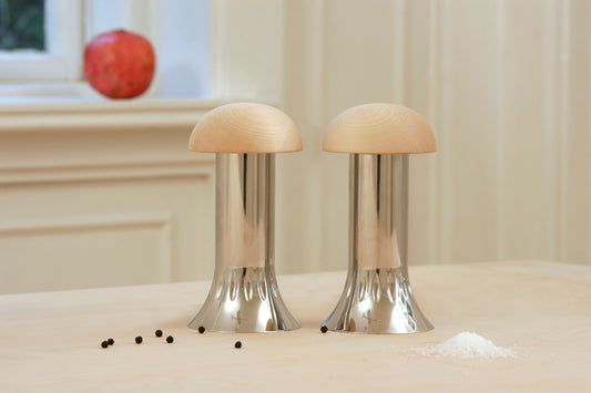 Mushroom salt- og peberkværne i poleret rustfrit stål med hånddrejet ahorn